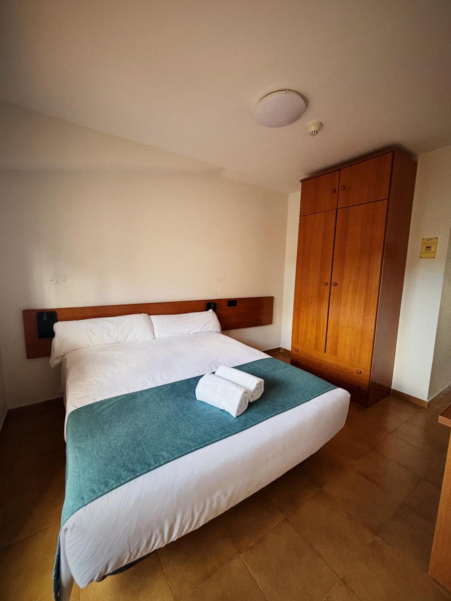 Funes Hostal Legaz מראה חיצוני תמונה