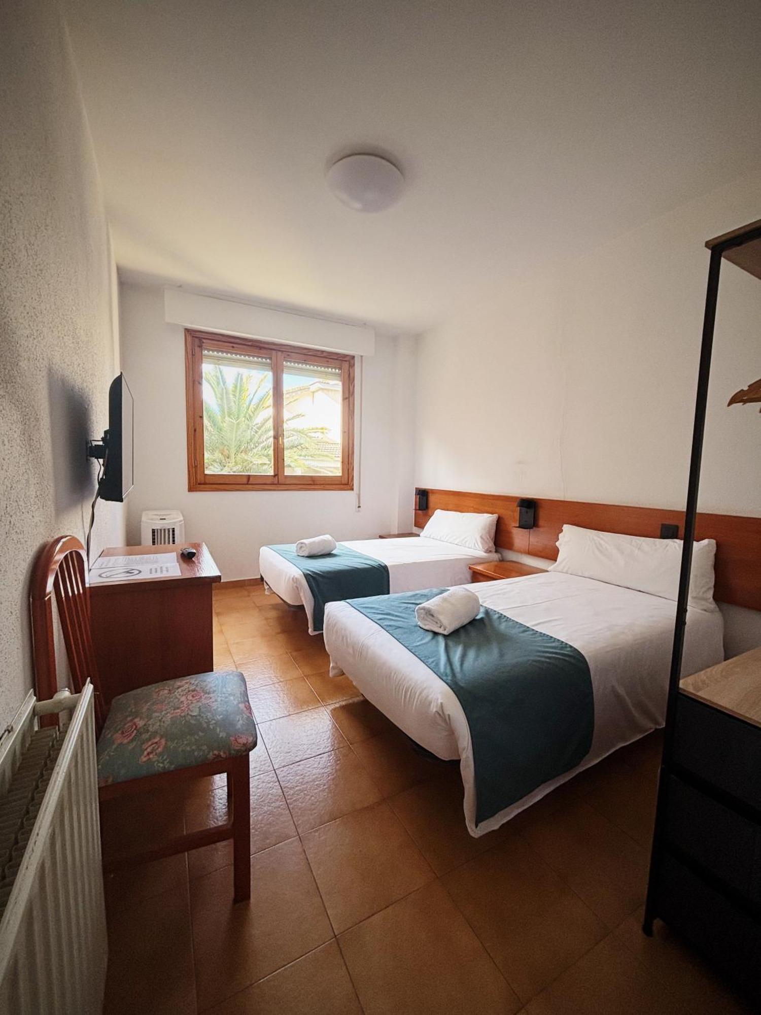 Funes Hostal Legaz מראה חיצוני תמונה