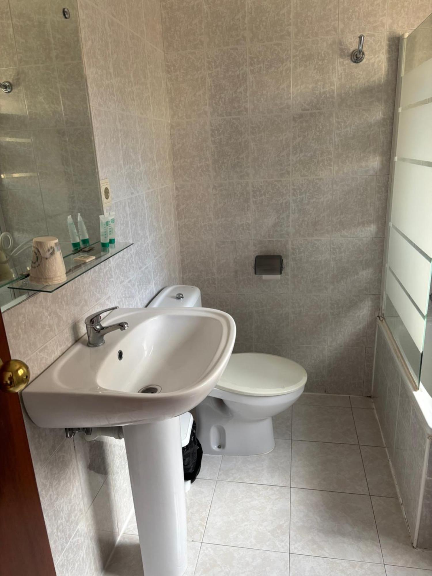 Funes Hostal Legaz מראה חיצוני תמונה